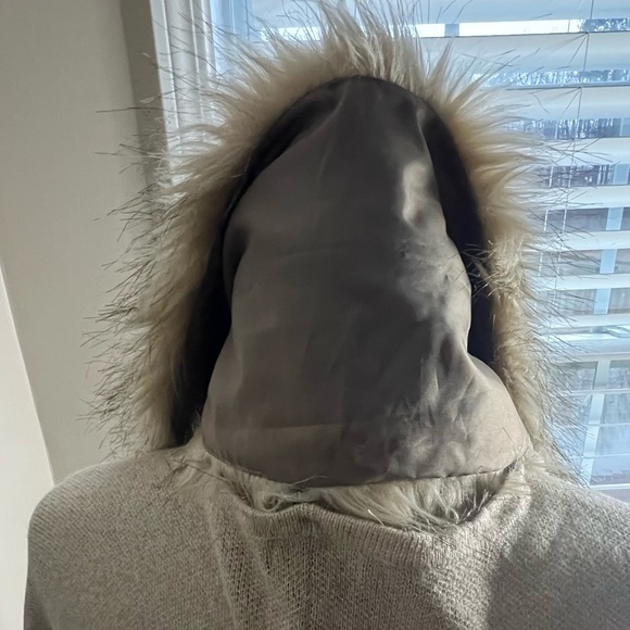 NWT Merona shawl with faux fur collar - Picture 7 of 16